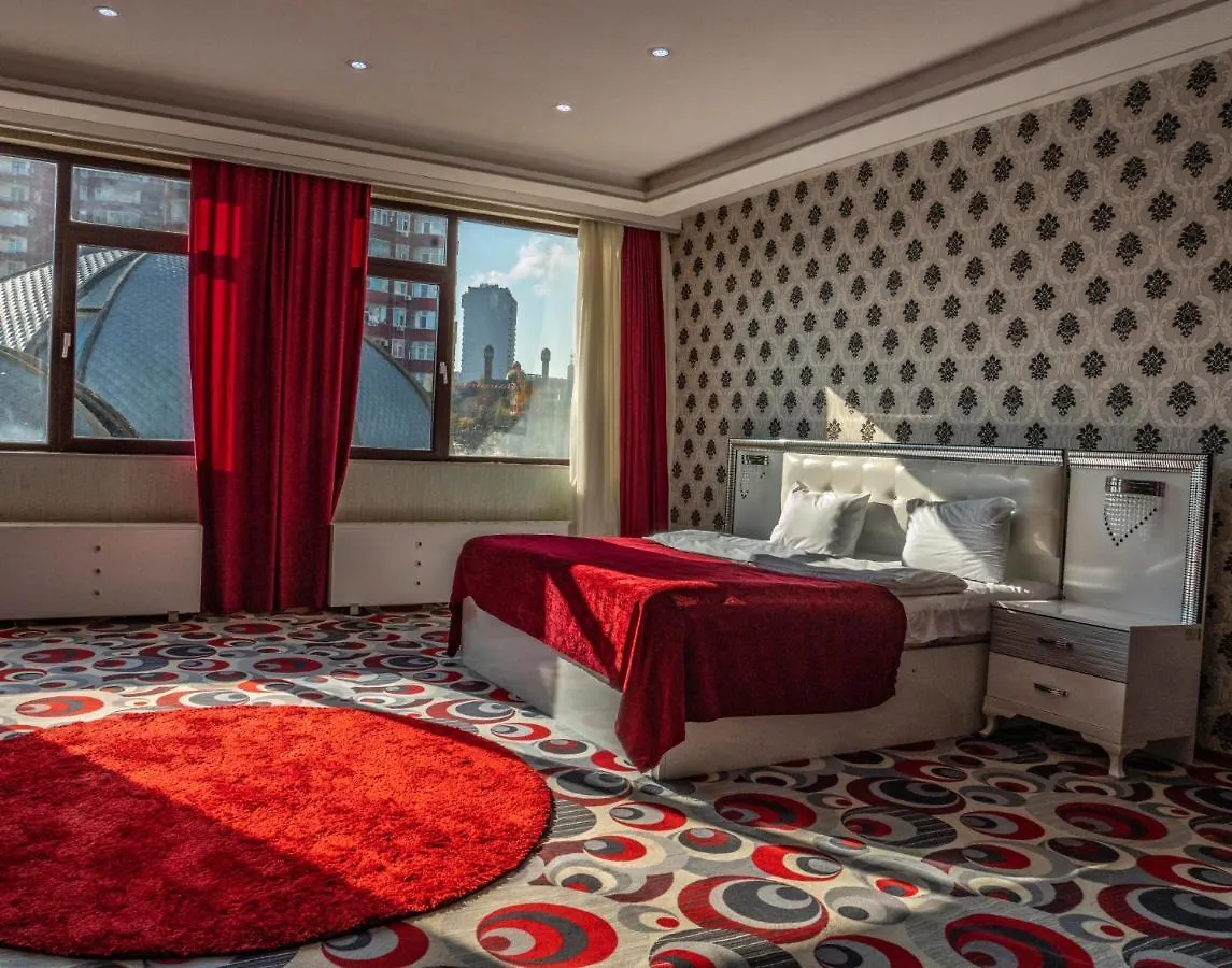 Golden Falcon Hotel Baky